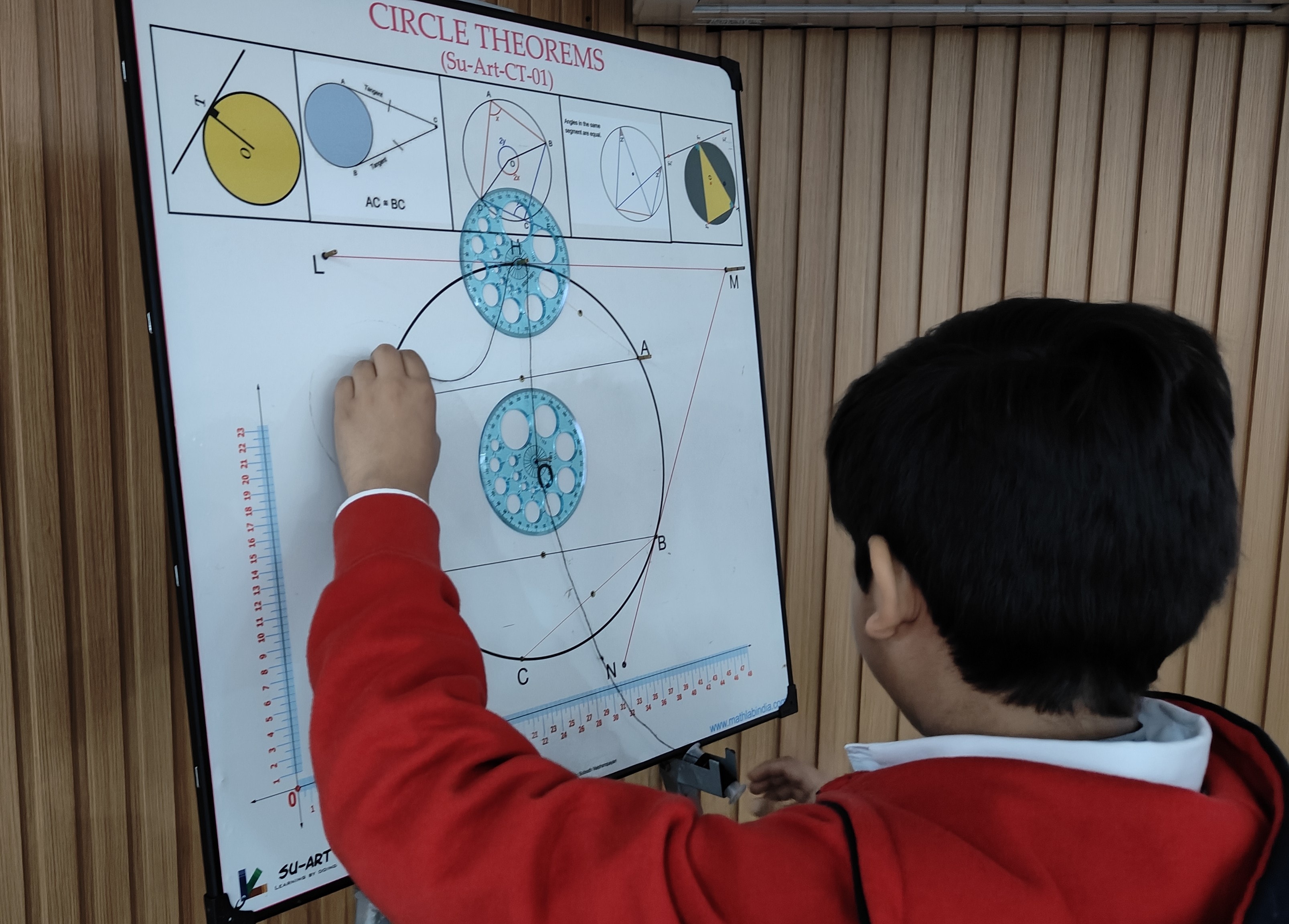 Circle Theorems apparatus mounted on easel stand